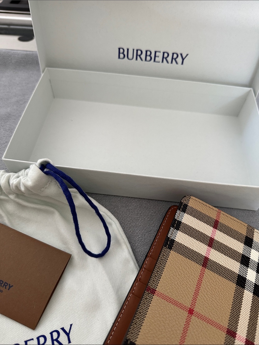 Burberry Classic Nova Check Passport Holder in Beige/Tan - box & dust bag NEW - Picture 9 of 12